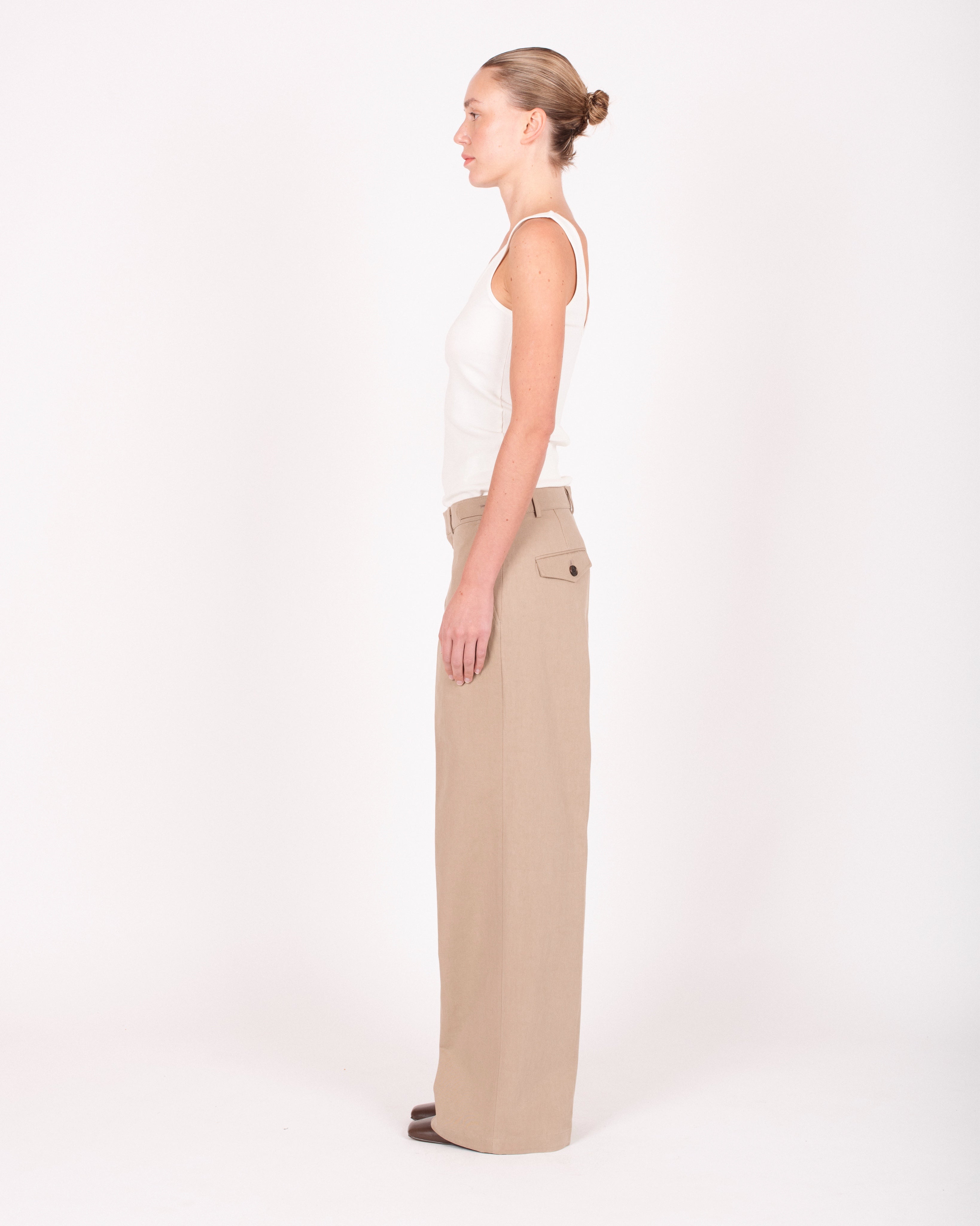 Pantalon droit à taille boutonnée en coton