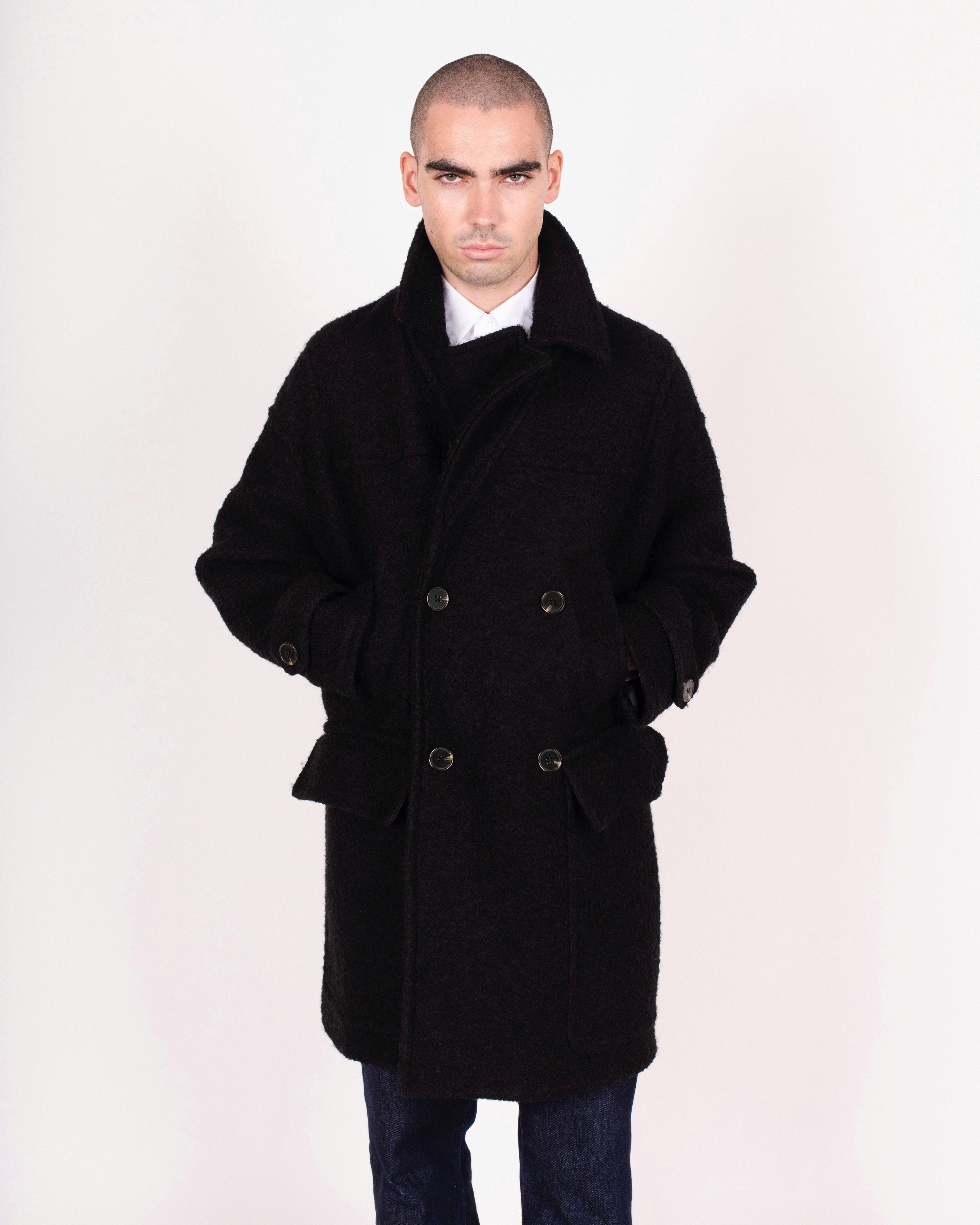 Manteau croisé en laine semi-bouclée