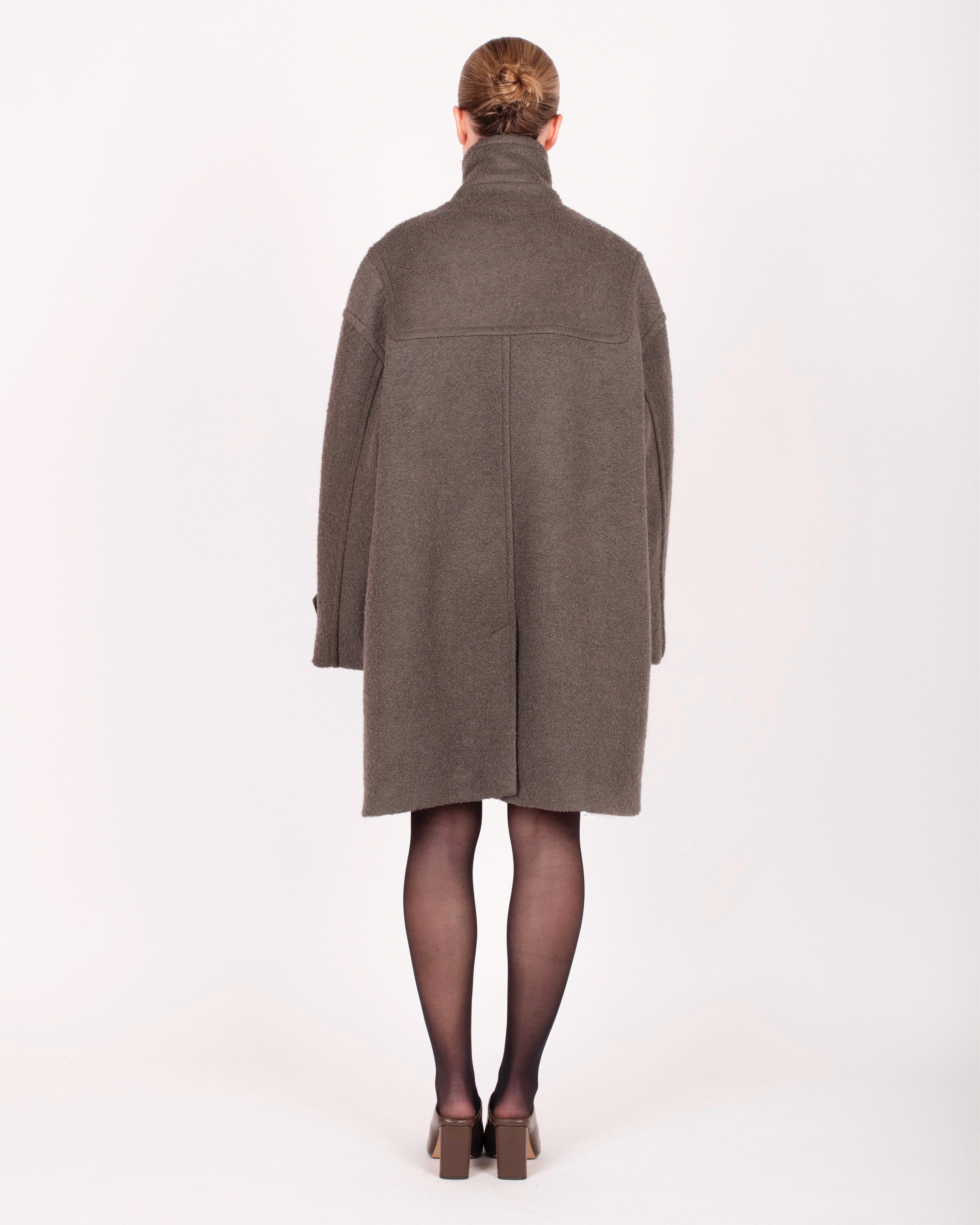 Manteau croisé en laine semi-bouclée